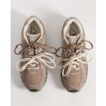 New Balance 204L sneakers in brown