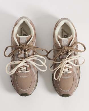 New Balance 204L sneakers in brown
